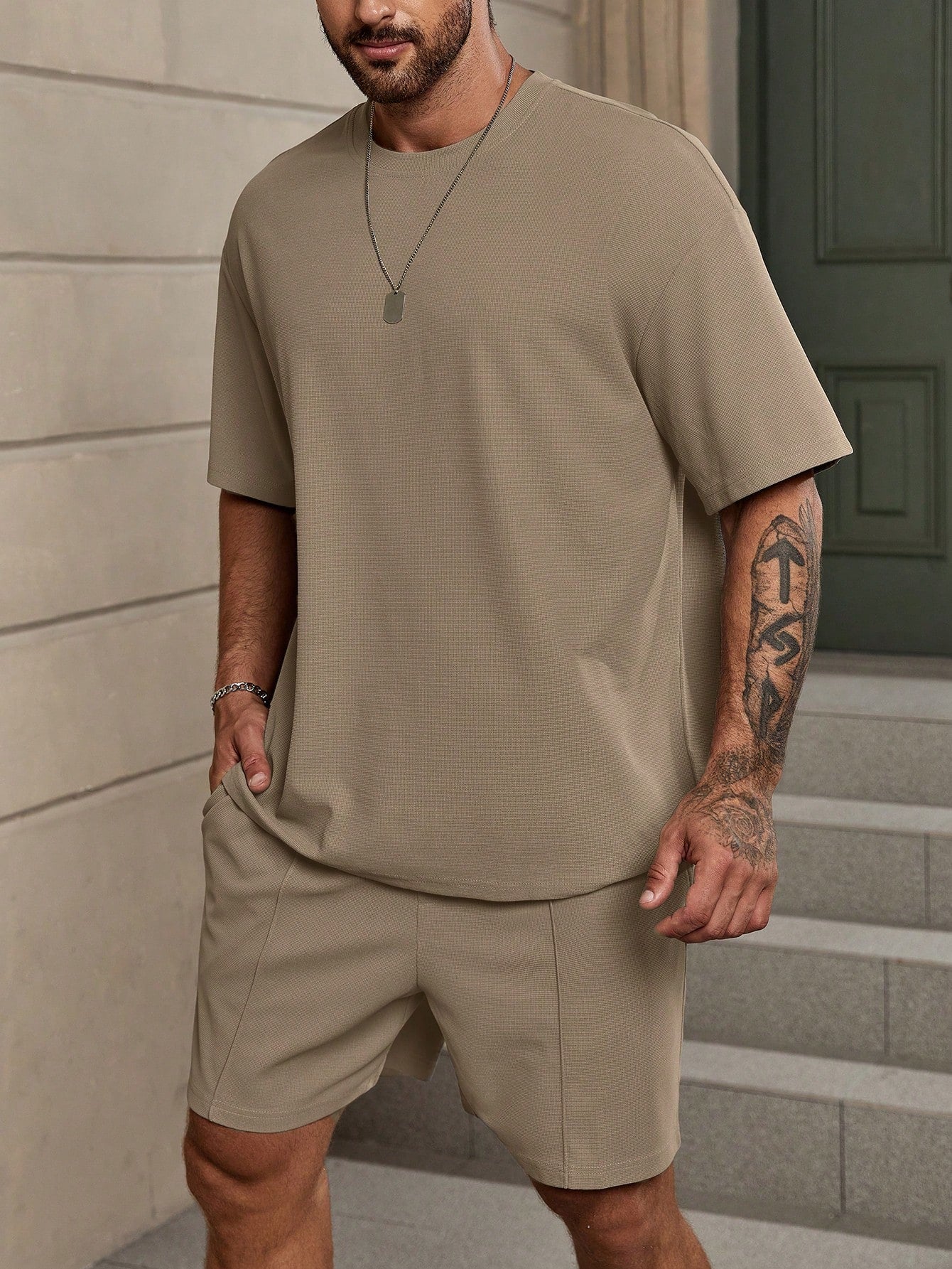 Manfinity Homme Men's Solid Loose Tee & Drawstring Waist Shorts Khaki