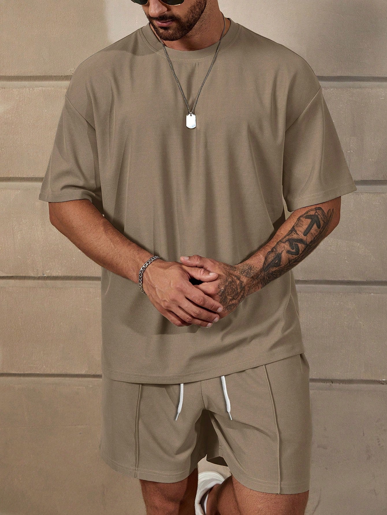 Manfinity Homme Men's Solid Loose Tee & Drawstring Waist Shorts Khaki