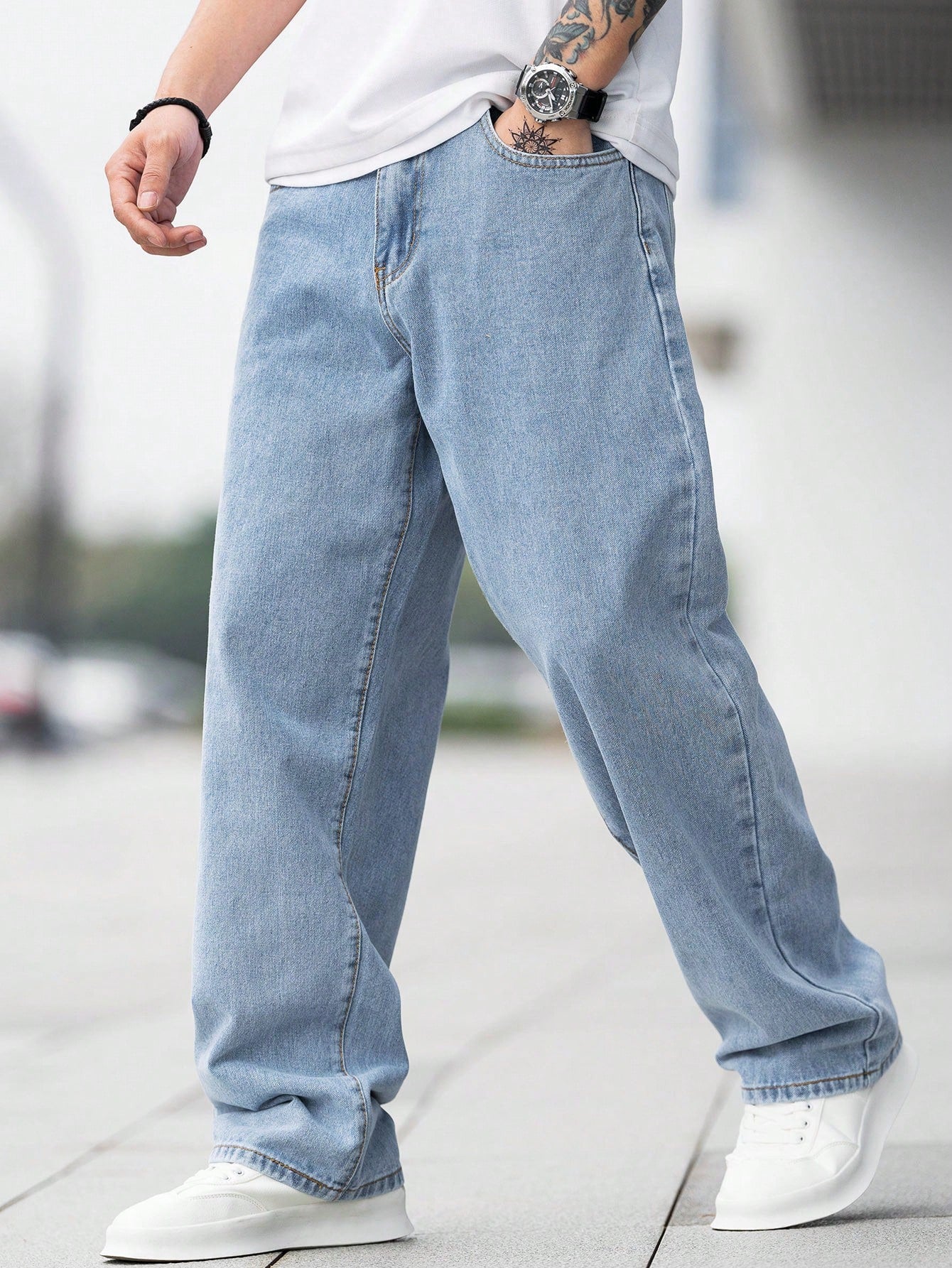 Manfinity Hypemode Loose Fit Men's Cotton Jeans With Slant Pockets Baggy Long Washed Skater Jean Cargo Plain Light Blue Going Out Y2K Friends Light Wash
