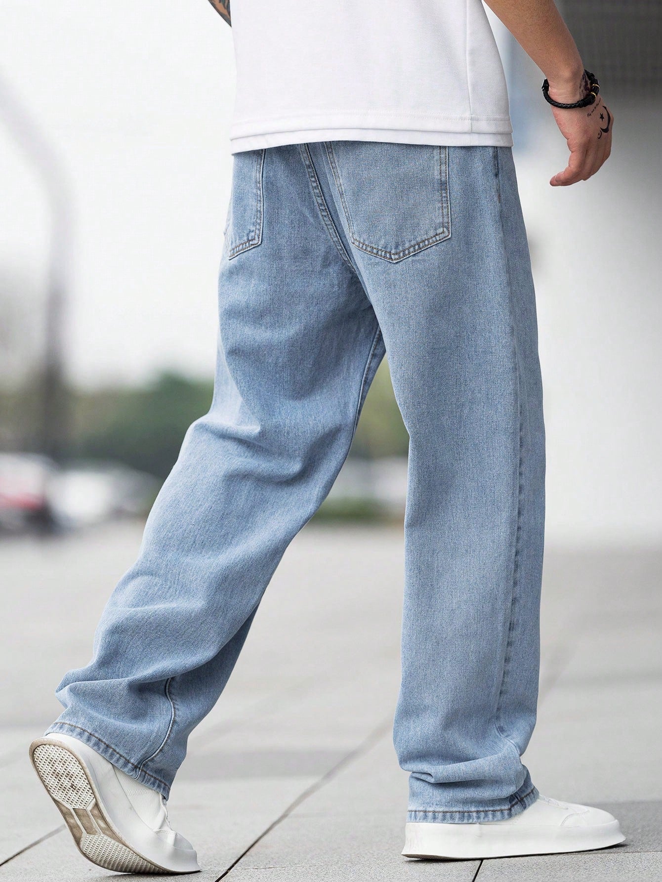 Manfinity Hypemode Loose Fit Men's Cotton Jeans With Slant Pockets Baggy Long Washed Skater Jean Cargo Plain Light Blue Going Out Y2K Friends Light Wash