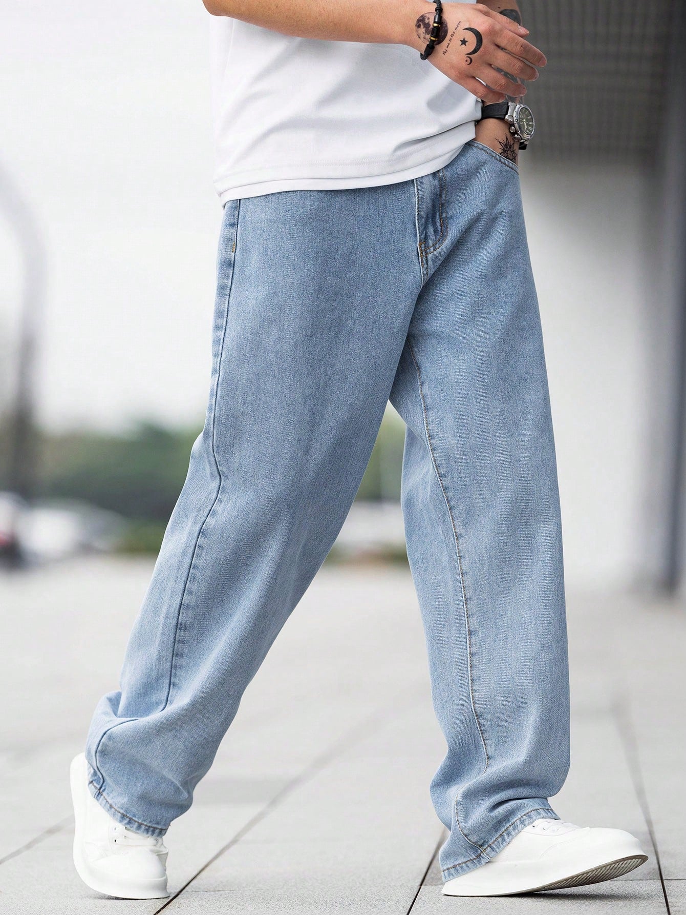 Manfinity Hypemode Loose Fit Men's Cotton Jeans With Slant Pockets Baggy Long Washed Skater Jean Cargo Plain Light Blue Going Out Y2K Friends Light Wash