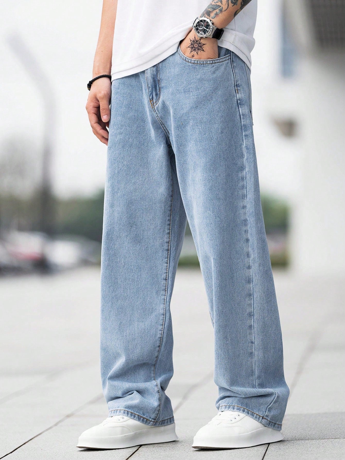 Manfinity Hypemode Loose Fit Men's Cotton Jeans With Slant Pockets Baggy Long Washed Skater Jean Cargo Plain Light Blue Going Out Y2K Friends Light Wash