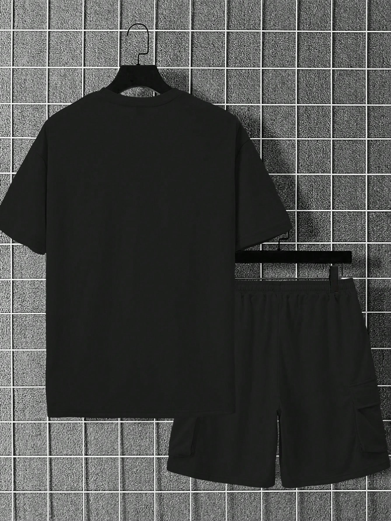 Manfinity Homme Men's Solid Color Short Sleeve Round Neck T-Shirt And Drawstring Waist Shorts 2pcs/Set Black
