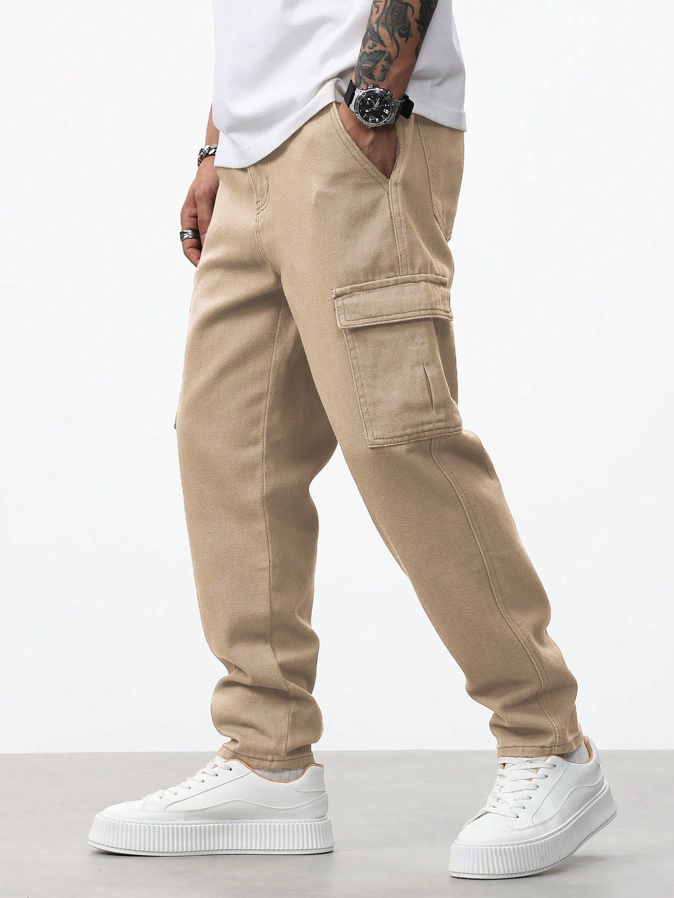 Manfinity RivetRise Men Flap Pocket Side Cargo Jeans Khaki