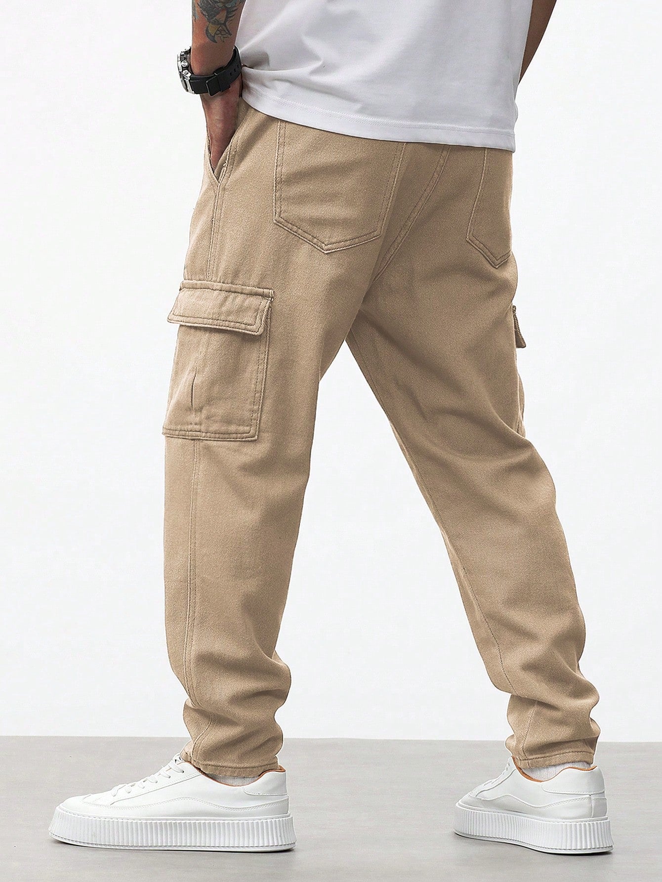 Manfinity RivetRise Men Flap Pocket Side Cargo Jeans Khaki
