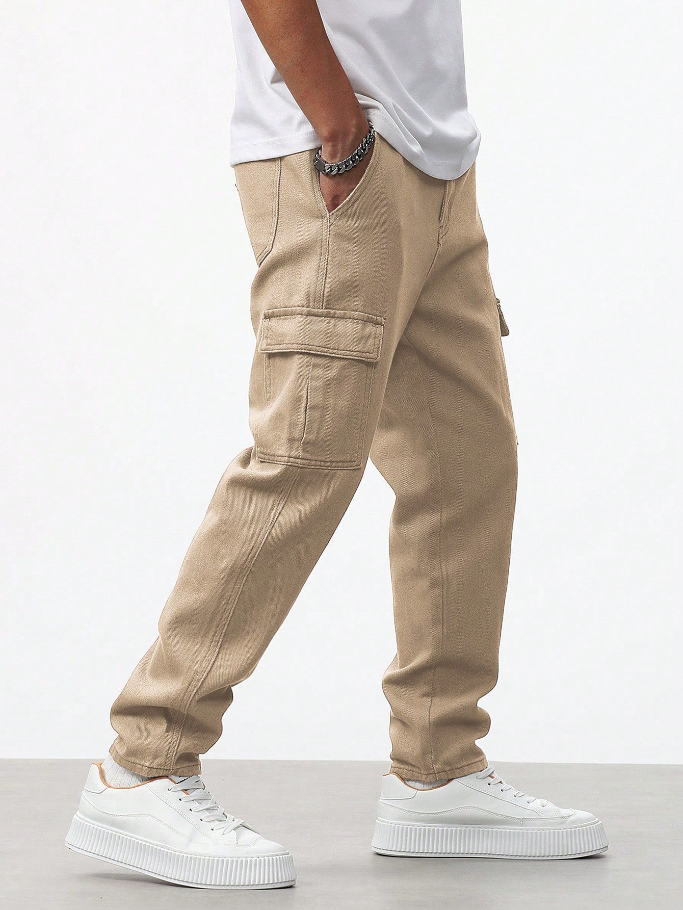 Manfinity RivetRise Men Flap Pocket Side Cargo Jeans Khaki