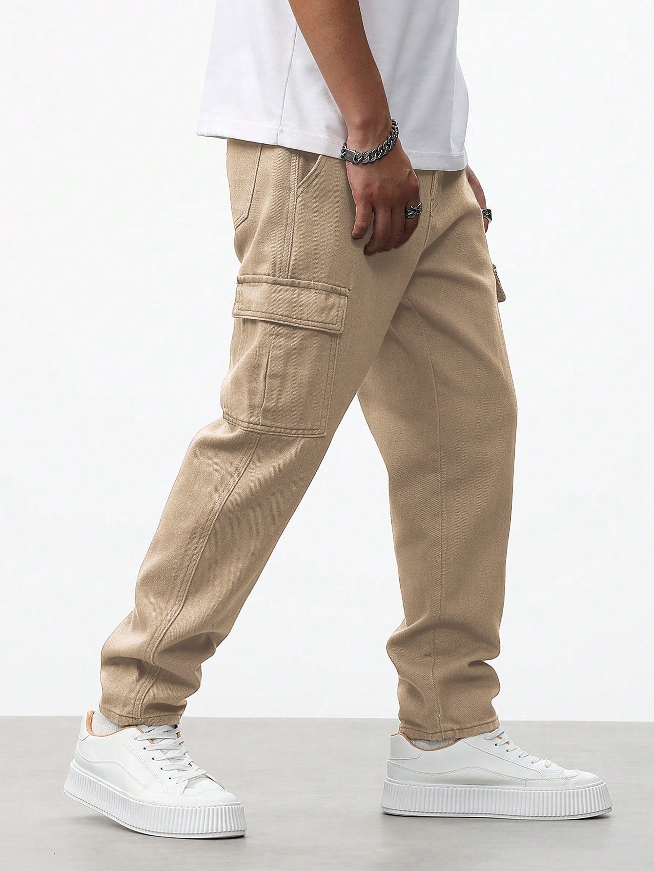 Manfinity RivetRise Men Flap Pocket Side Cargo Jeans Khaki
