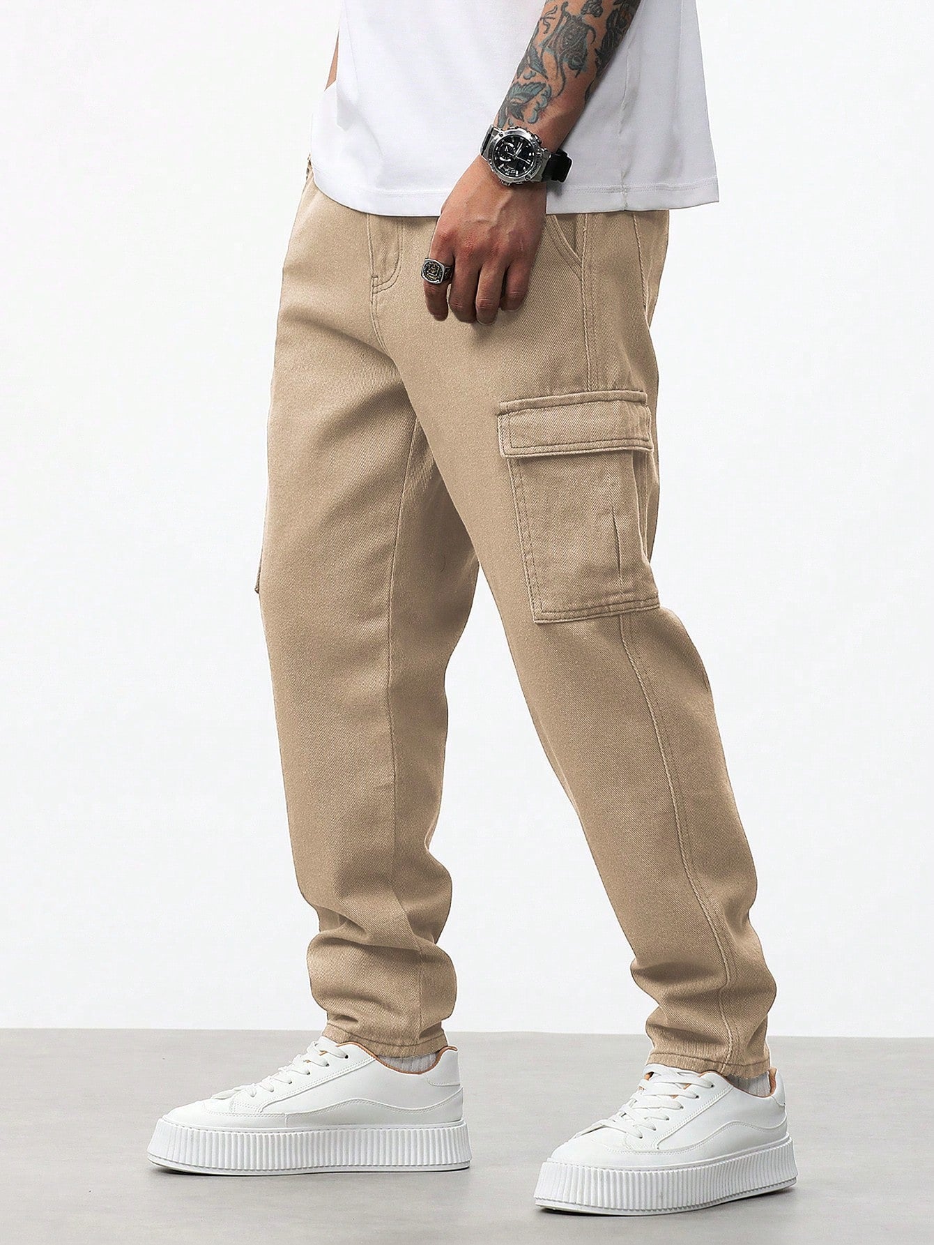 Manfinity RivetRise Men Flap Pocket Side Cargo Jeans Khaki