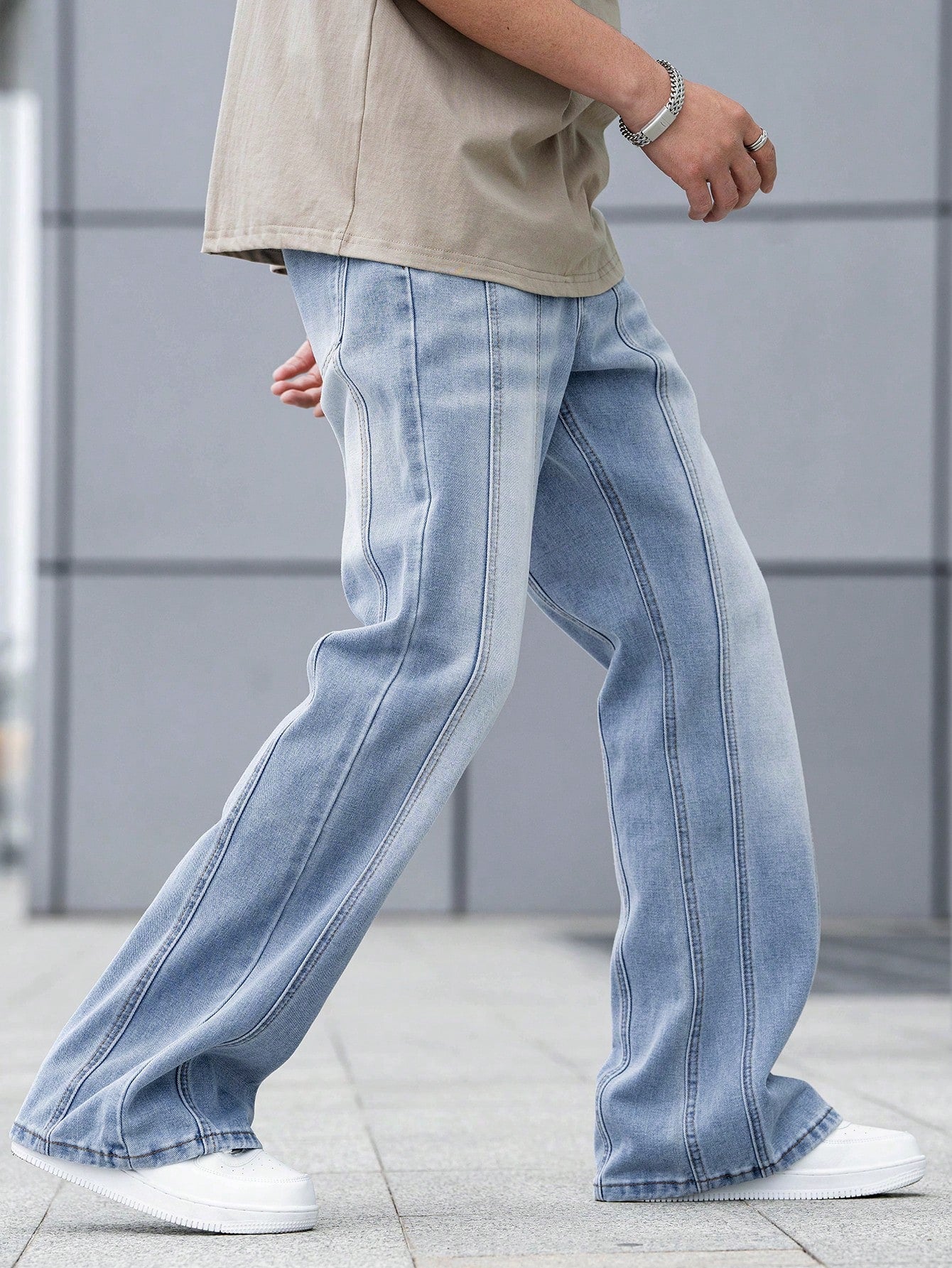 1pc Men Casual Light Washed Flare Leg Denim Jeans Light Wash