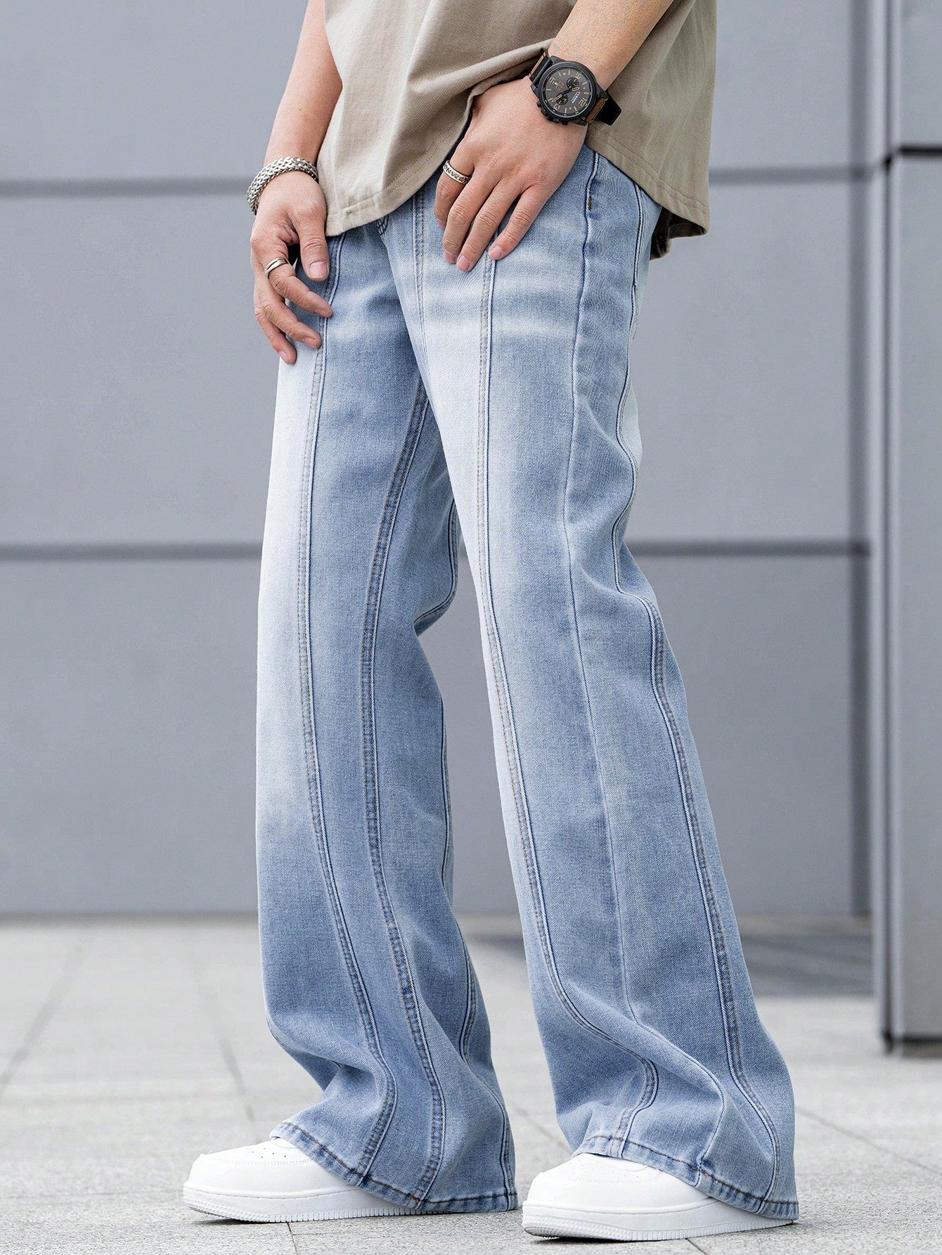1pc Men Casual Light Washed Flare Leg Denim Jeans Light Wash