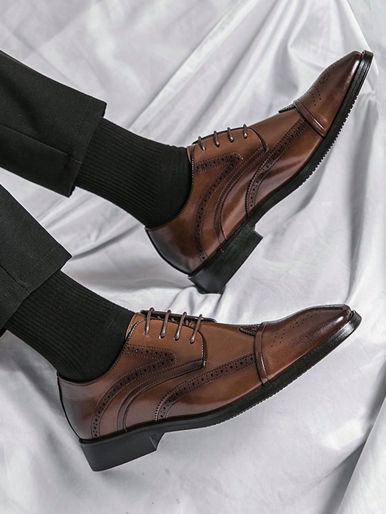 Men's Formal Brogue Carved PU Leather Shoes For Business Office, Saturday Night, Banquet, Wedding Party, Groom, Large Size, European And American Style Brown