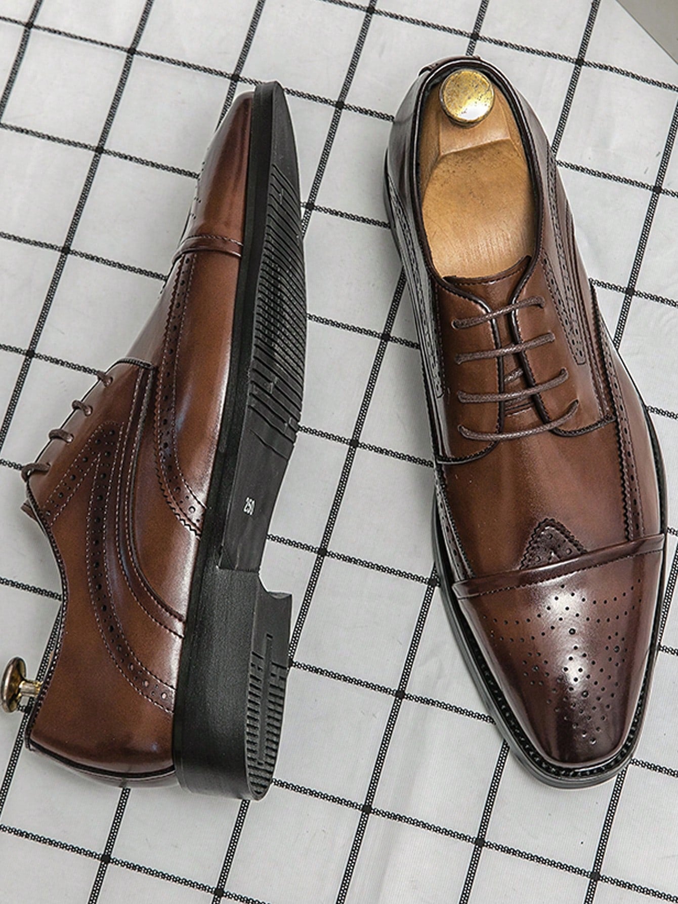 Men's Formal Brogue Carved PU Leather Shoes For Business Office, Saturday Night, Banquet, Wedding Party, Groom, Large Size, European And American Style Brown