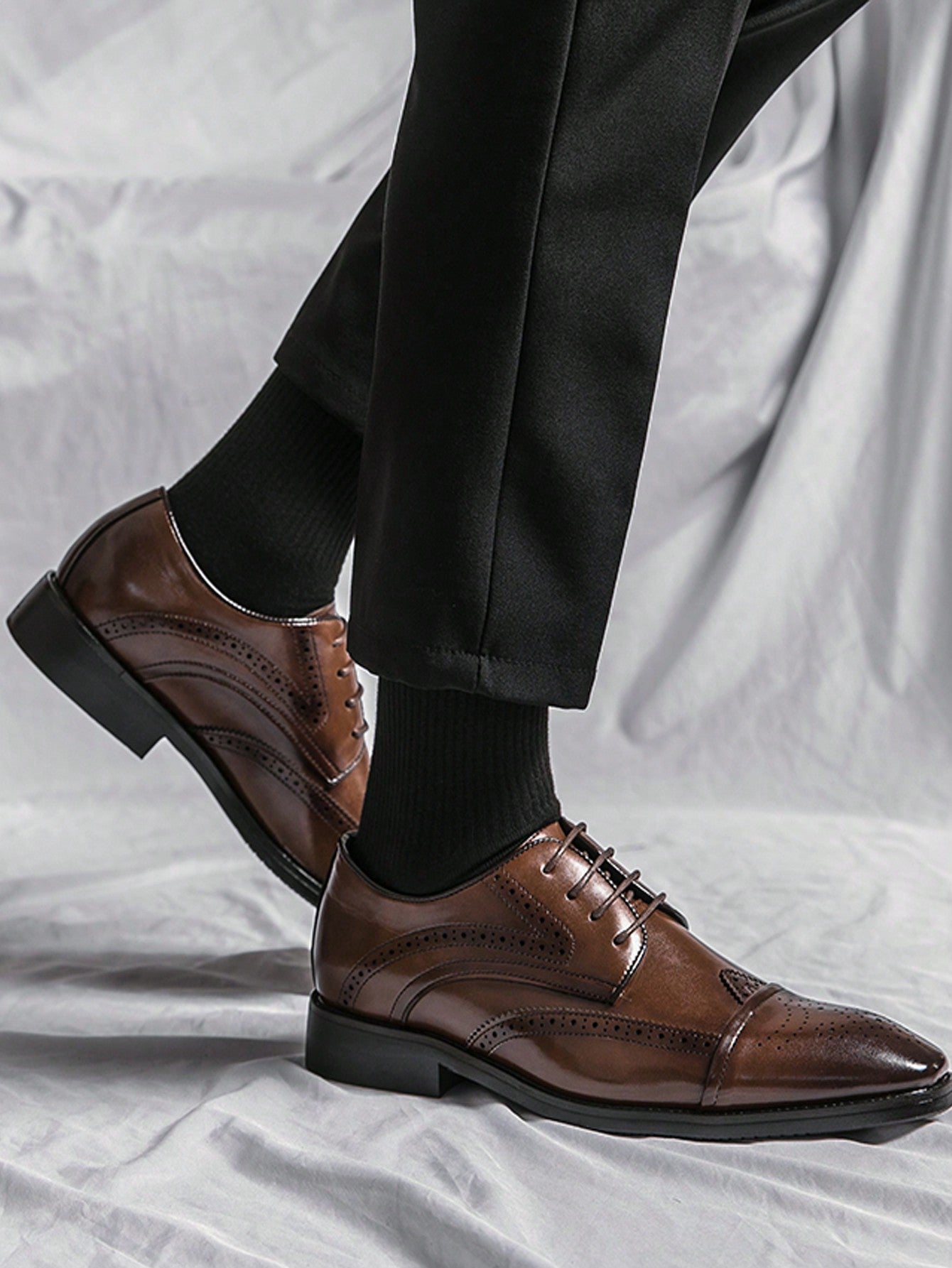 Men's Formal Brogue Carved PU Leather Shoes For Business Office, Saturday Night, Banquet, Wedding Party, Groom, Large Size, European And American Style Brown