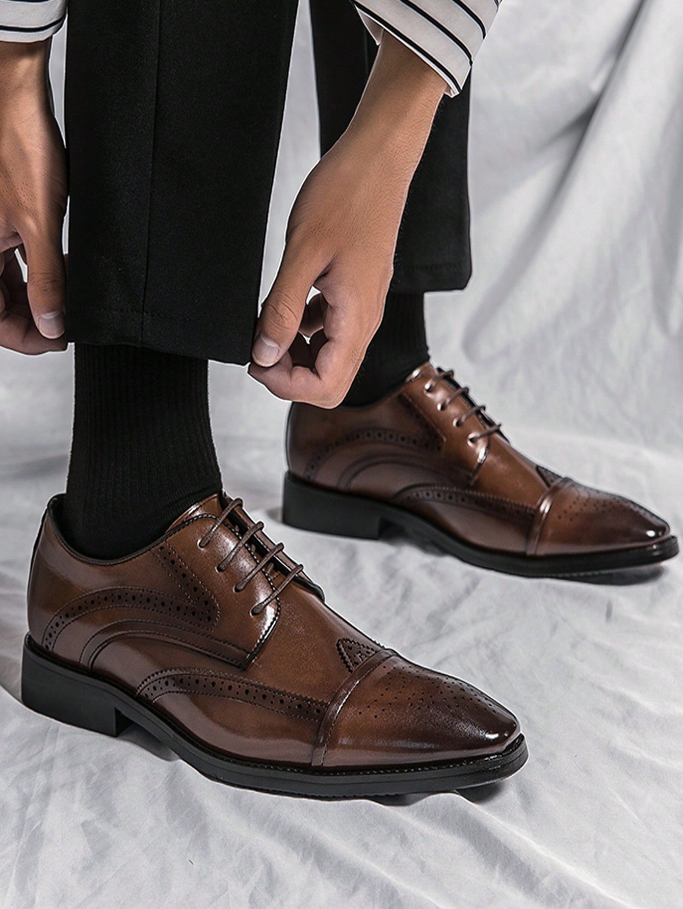 Men's Formal Brogue Carved PU Leather Shoes For Business Office, Saturday Night, Banquet, Wedding Party, Groom, Large Size, European And American Style Brown