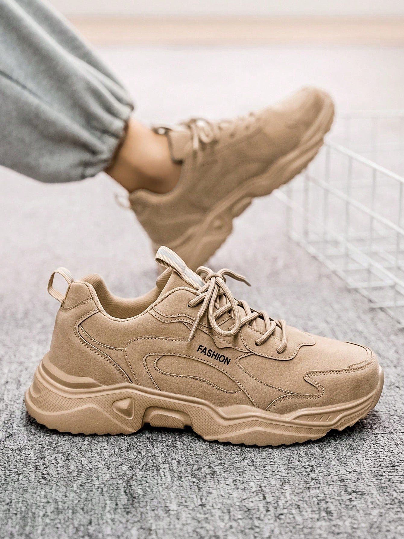 Men's Letter Print Spliced Lightweight Breathable Anti-Slip Hiking Shoes, Fashionable Men Sports Shoes & Casual Khaki