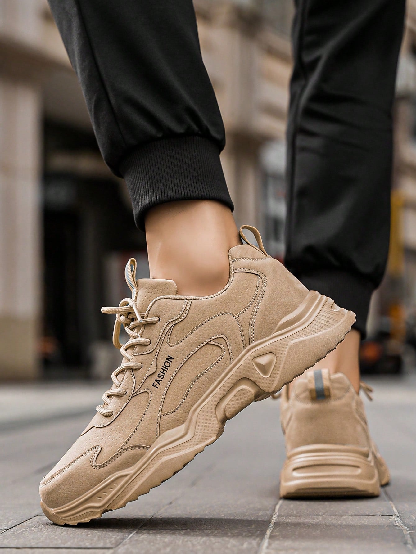 Men's Letter Print Spliced Lightweight Breathable Anti-Slip Hiking Shoes, Fashionable Men Sports Shoes & Casual Khaki