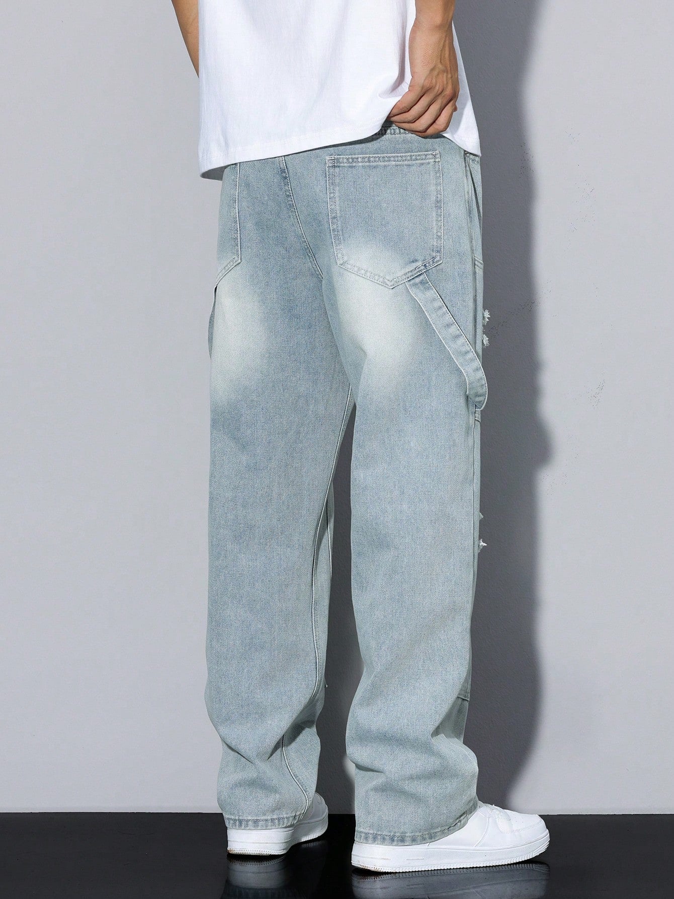 Manfinity RivetRise Men's Simple Ripped Pocket Jeans, Casual Daily Wear Light Wash