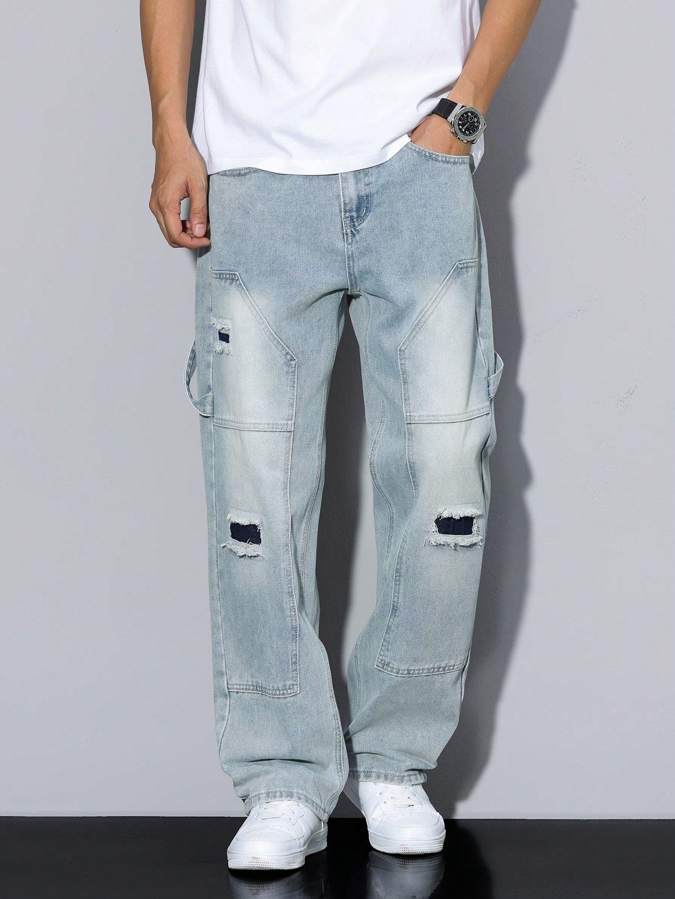 Manfinity RivetRise Men's Simple Ripped Pocket Jeans, Casual Daily Wear Light Wash