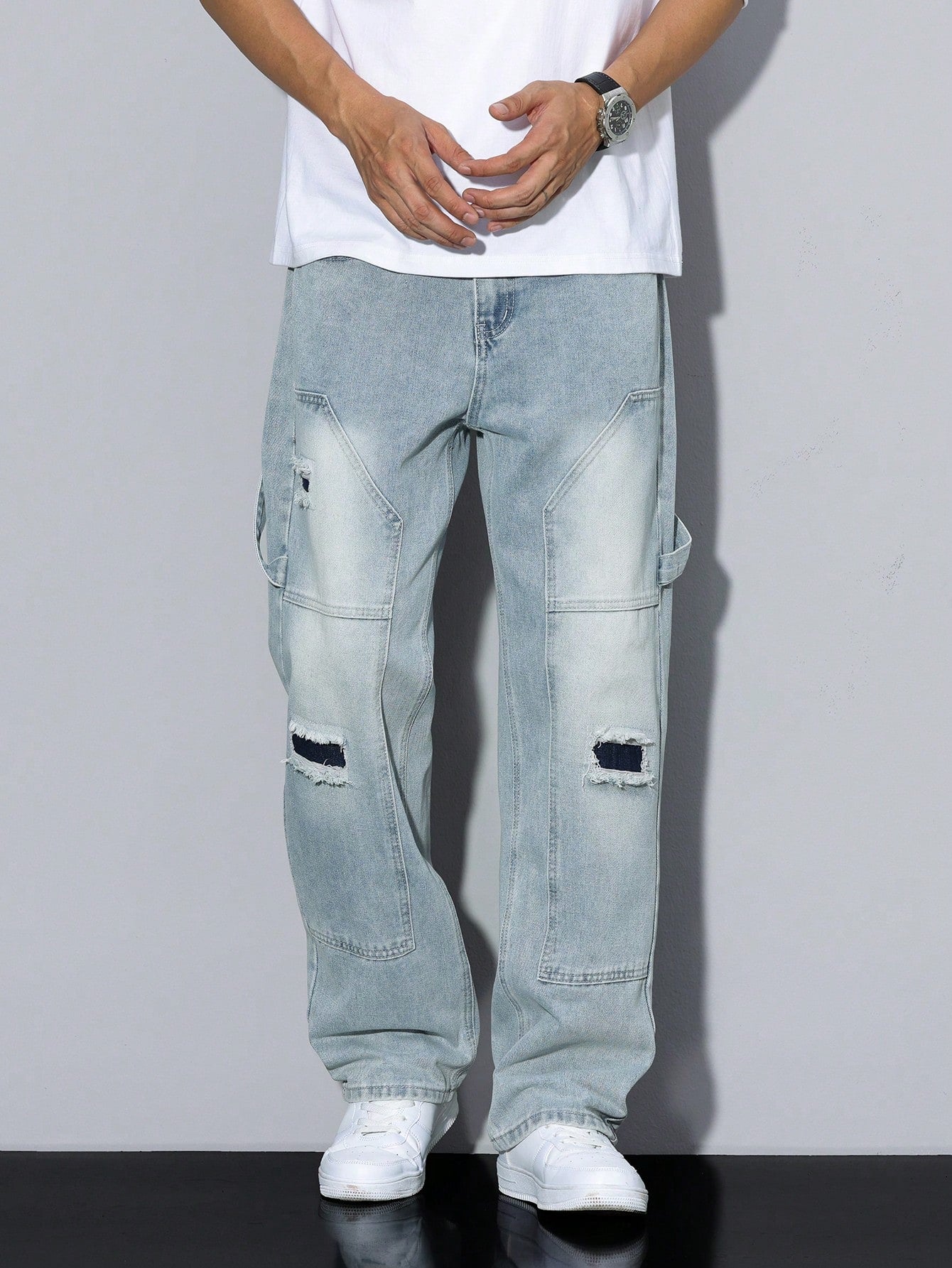 Manfinity RivetRise Men's Simple Ripped Pocket Jeans, Casual Daily Wear Light Wash