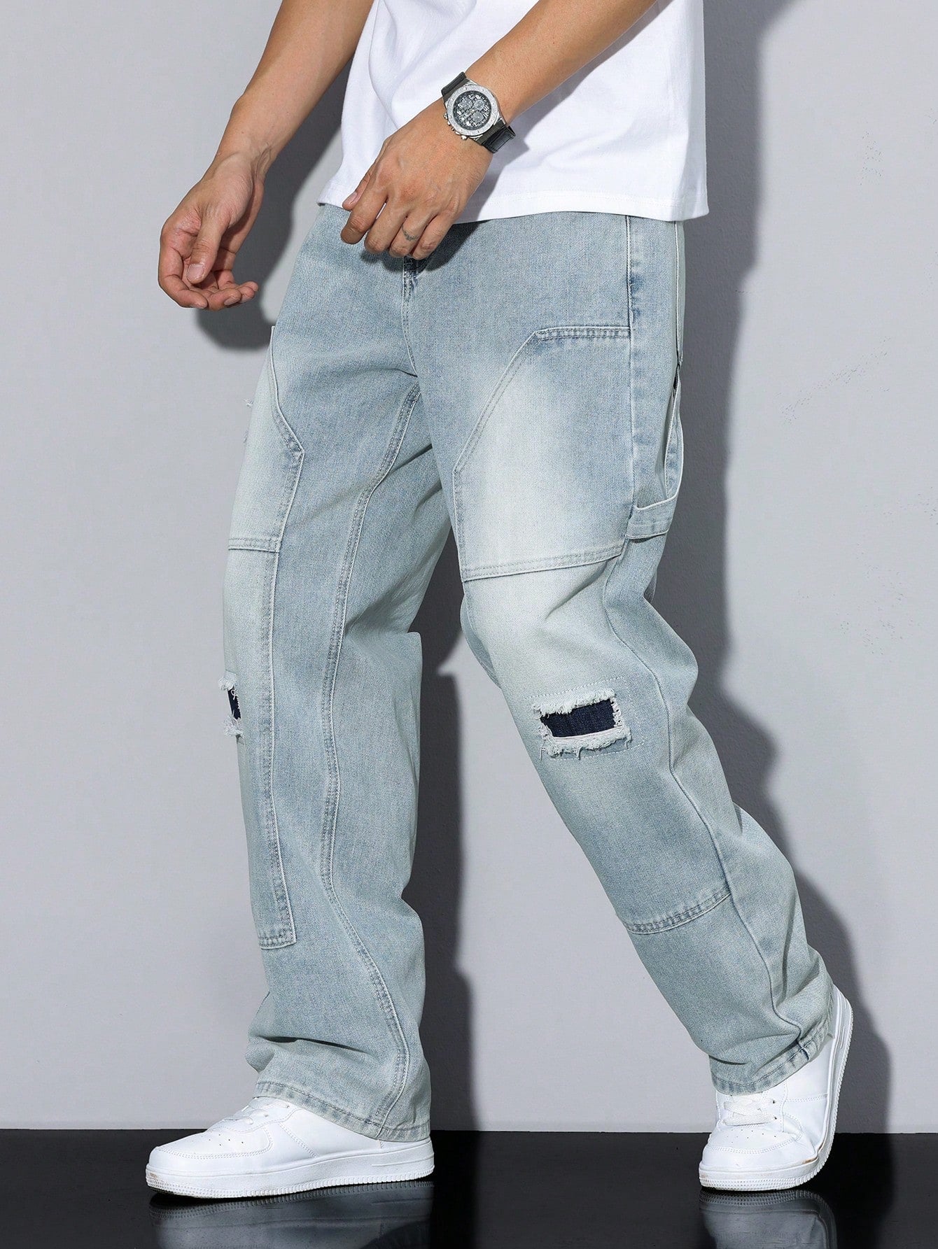 Manfinity RivetRise Men's Simple Ripped Pocket Jeans, Casual Daily Wear Light Wash
