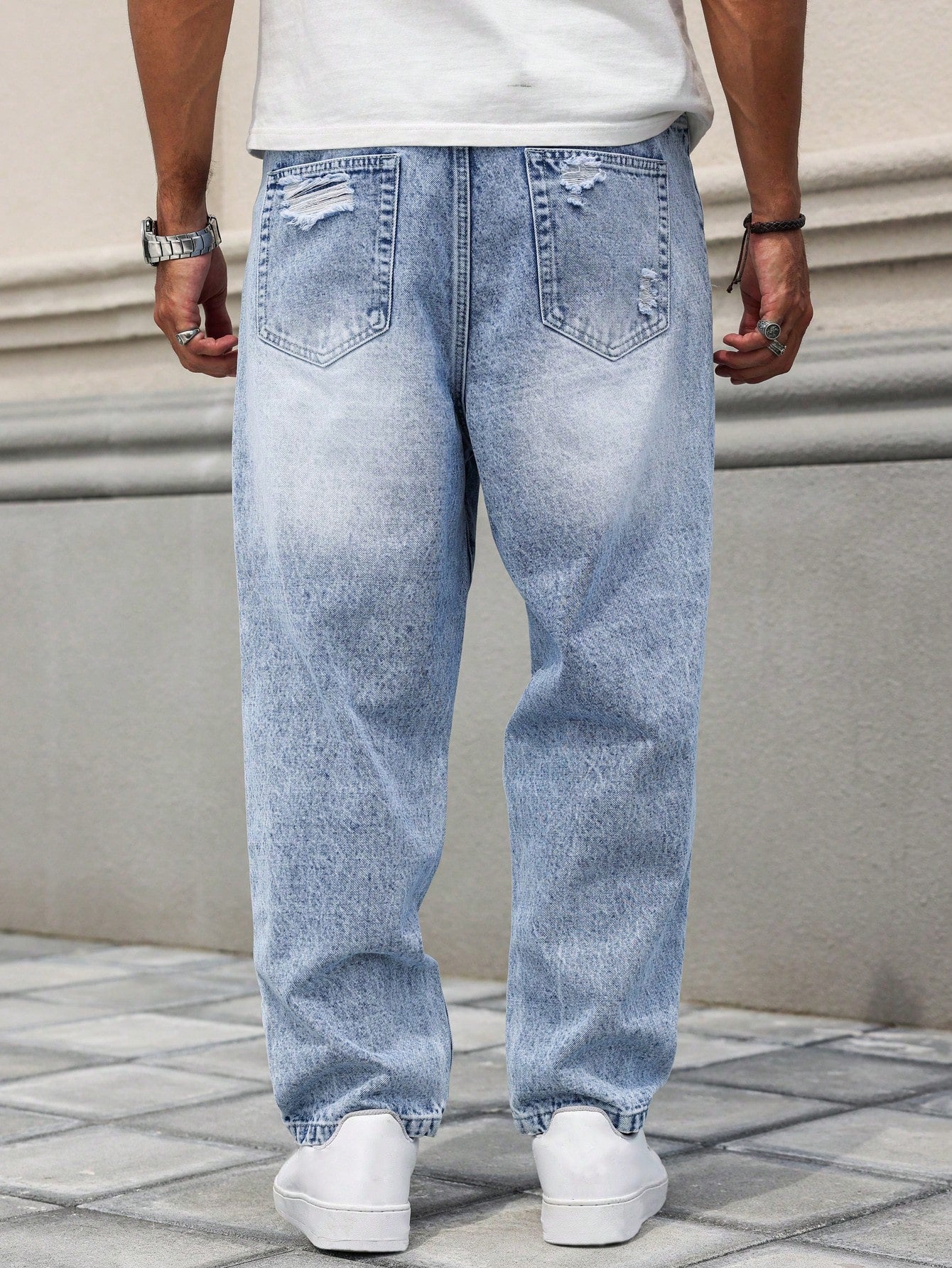 Manfinity EMRG Men's Loose Fit Ripped Washed Denim Jeans Light Wash