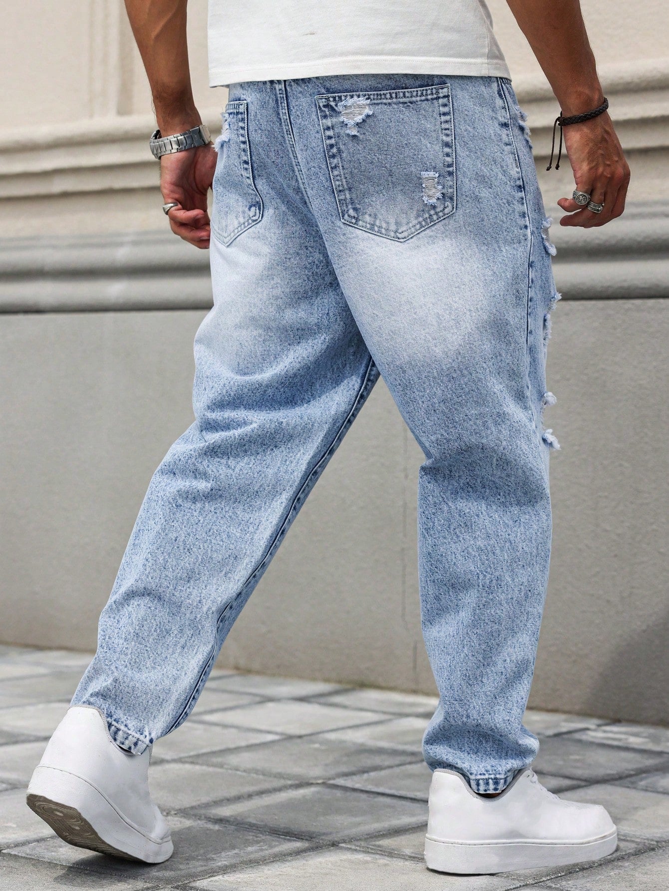 Manfinity EMRG Men's Loose Fit Ripped Washed Denim Jeans Light Wash