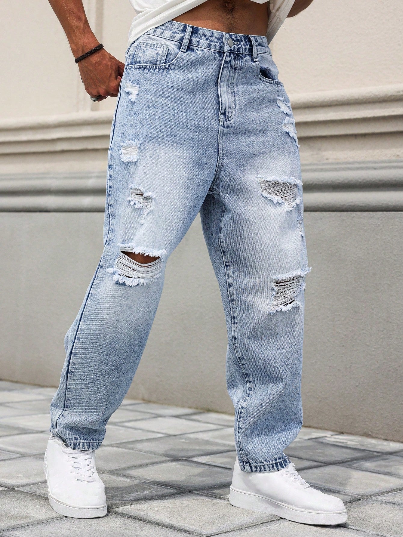 Manfinity EMRG Men's Loose Fit Ripped Washed Denim Jeans Light Wash