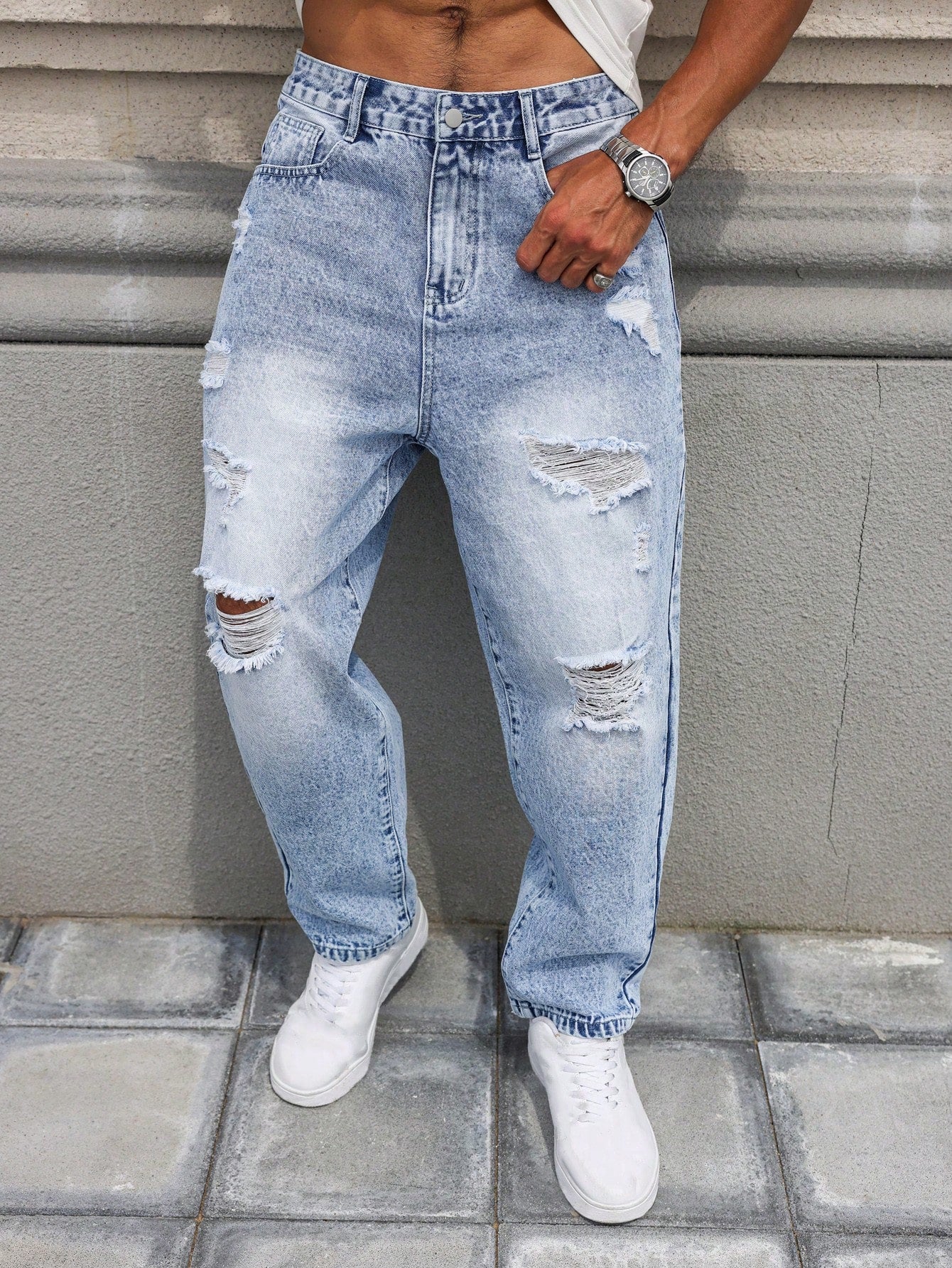 Manfinity EMRG Men's Loose Fit Ripped Washed Denim Jeans Light Wash