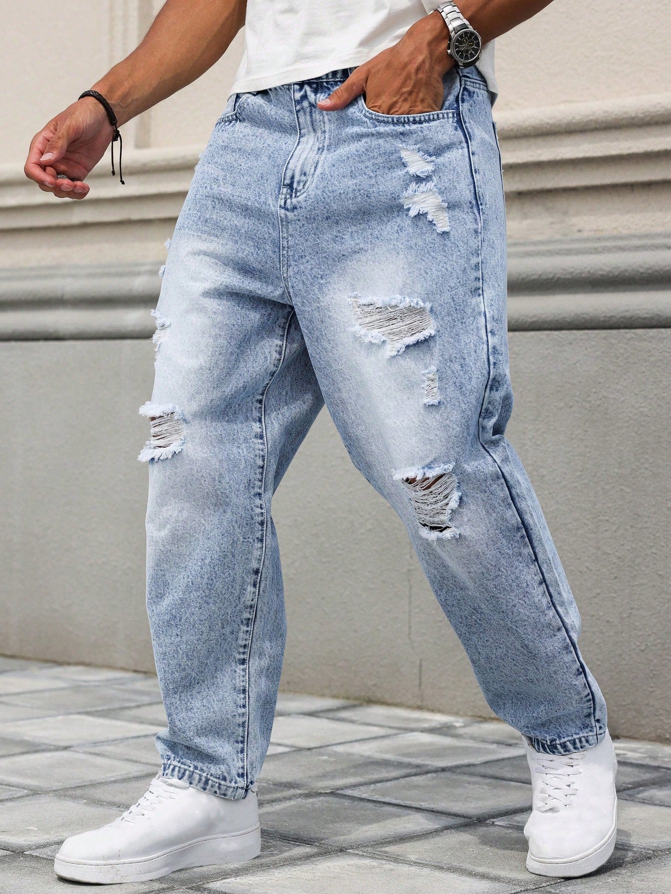 Manfinity EMRG Men's Loose Fit Ripped Washed Denim Jeans Light Wash