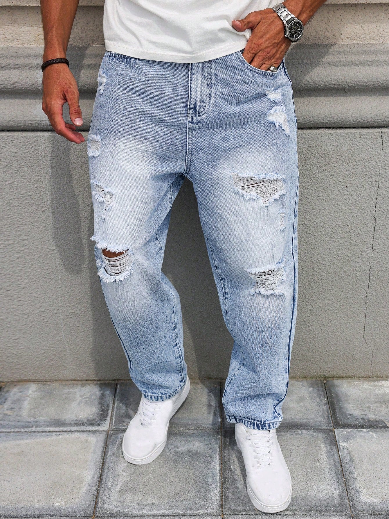 Manfinity EMRG Men's Loose Fit Ripped Washed Denim Jeans Light Wash